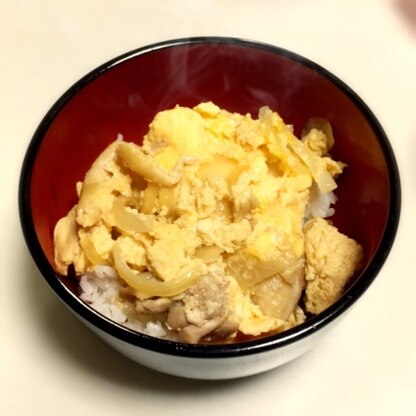 残念ながら火を入れすぎて、トロトロにはなりませんでしたが、おいしい親子丼ができました♡